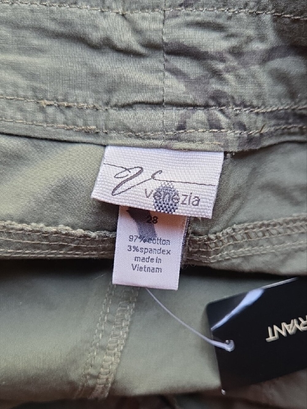 Venezia Olive Green Leaf-Print Bermuda Shorts Sz 28 - Picture 6 of 6